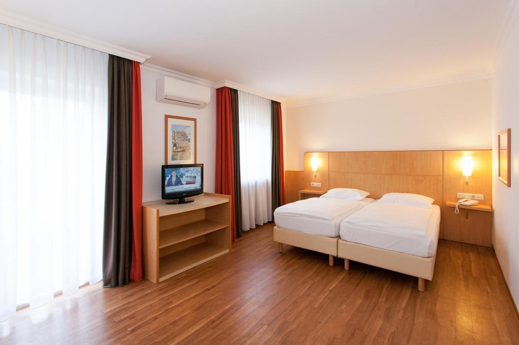 Saar City Hotel ザールブリュッケン エクステリア 写真